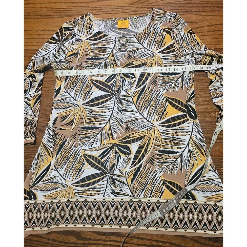 Ruby Rd. Tropical Shark Bit Keyhole Ring Top - Picture 7 of 9